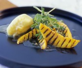 Mango-Sorbet mit Grill-Mango