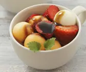 Melonen-Erdbeer-Salat mit Balsamico-Dressing