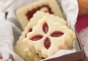 Marmeladenplätzchen Grundrezept mit Johannisbeergelee