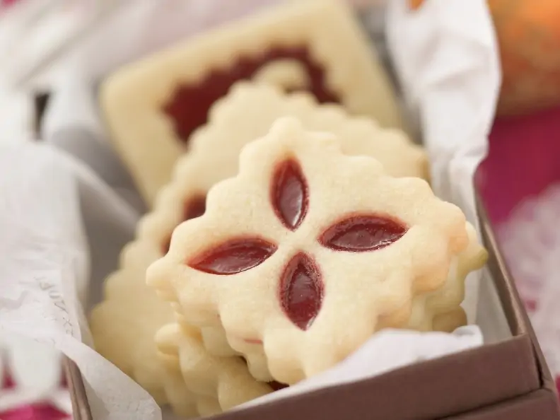 Marmeladenplätzchen Grundrezept mit Johannisbeergelee