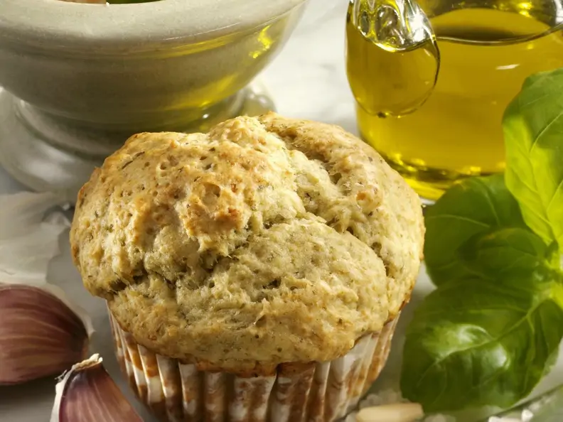 Parmesanmuffin mit Pesto