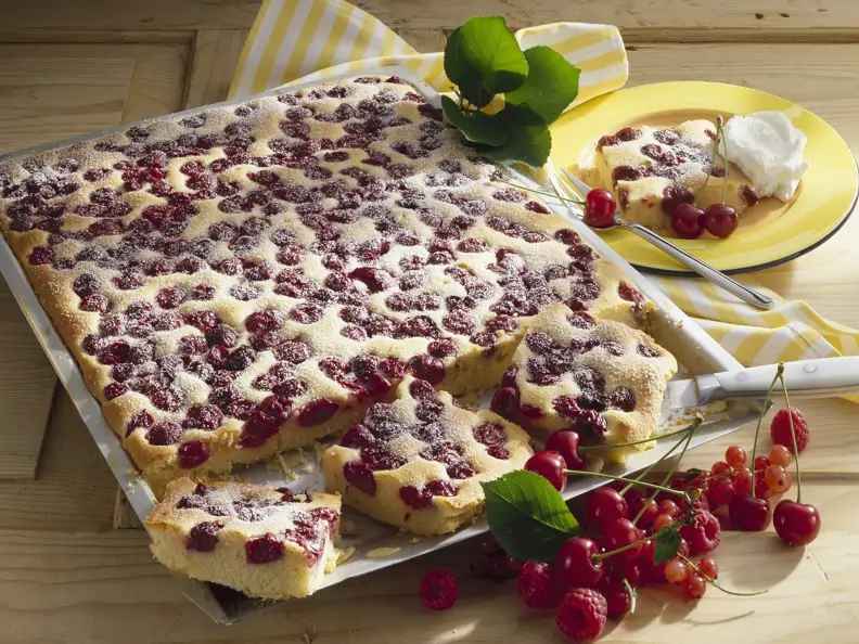 Kirschkuchen mit Marzipan