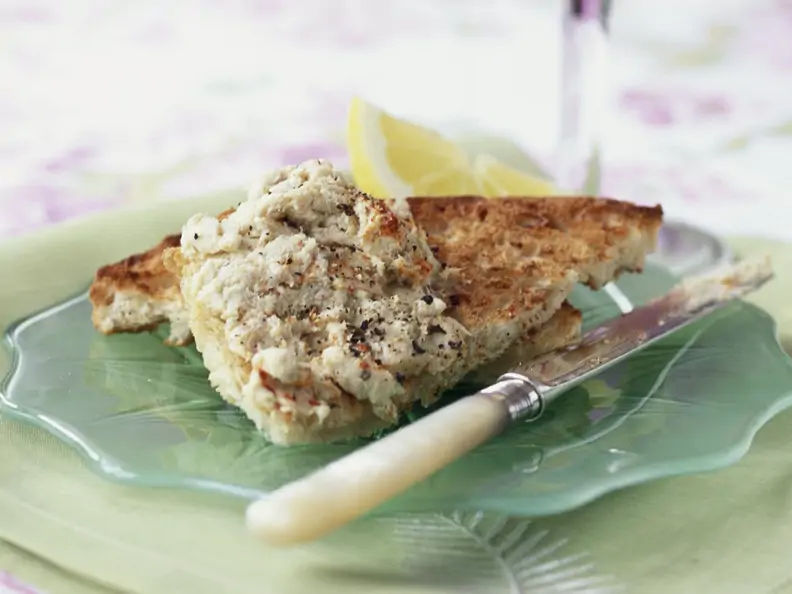 Toastbrot mit Sardinencreme