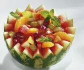 Fruchtsalat in der Melone