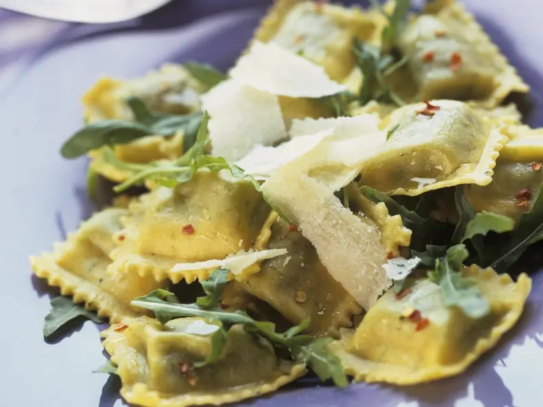 Ravioli mit Rucola und Parmesan