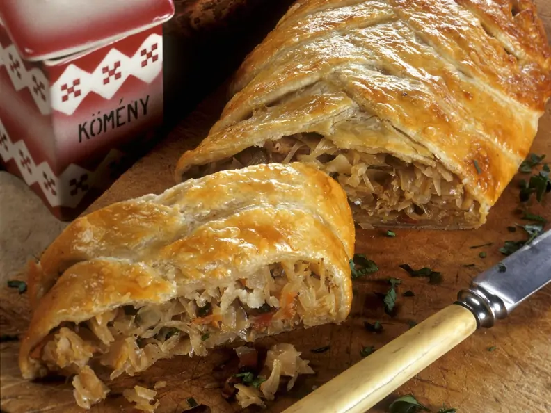 Herzhafter Sauerkrautstrudel