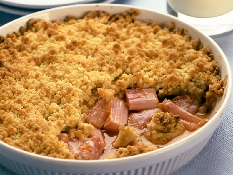Rhabarber-Streusel-Auflauf (Crumble)