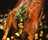 Gebratene Gans mit Quitten und Frühlingszwiebeln