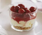Kirschen-Quark-Trifle