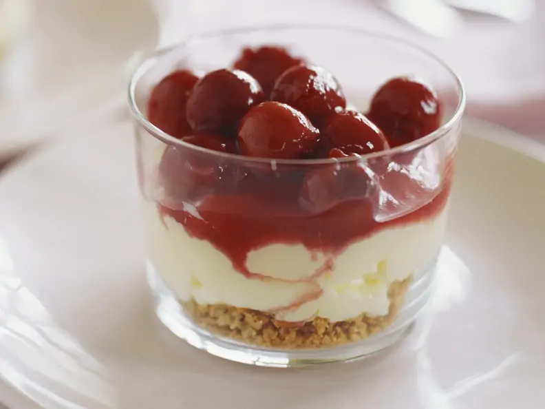 Kirschen-Quark-Trifle