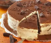 Tiramisu-Kuchen mit Schokoladenraspeln