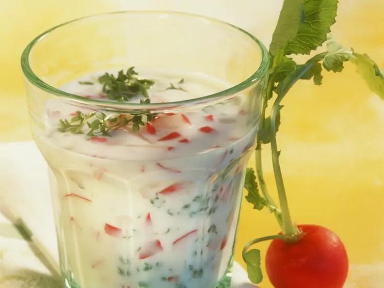 Buttermilch-Kresse-Shake mit Radieschen