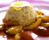 Mohnpudding mit Pflaumen