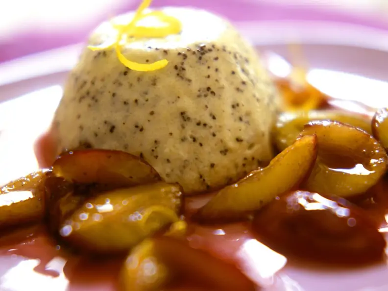 Mohnpudding mit Pflaumen