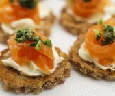 Lachs-Canapes mit Kapern