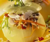 Kohlrabi mit Füllung aus Gemüse, Reis und Parmesan