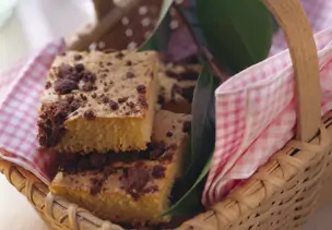 Streuselkuchen mit Haselnüssen