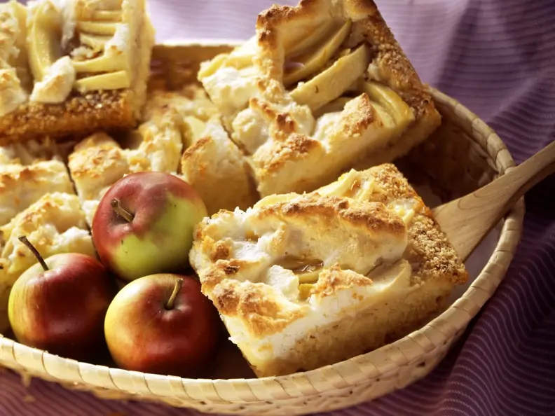 Apfel-Kokos-Kuchen mit Baiser