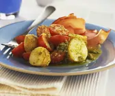 Kartoffelsalat mit Tomaten und Pesto