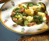 Kartoffel-Kassler-Topf mit Brokkoli