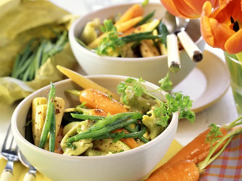 Frühlingsgemüse mit Tortellini
