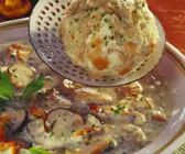 Pilzsuppe mit Semmelknödel