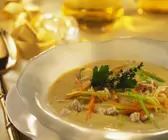 Ganslsuppe mit Gemüsejulienne