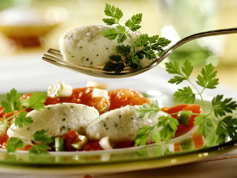 Quarknockerl mit Tomatensoße