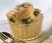 Herzhaftes Soufflee mit Brokkoli und Blumenkohl