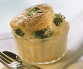 Herzhaftes Soufflee mit Brokkoli und Blumenkohl