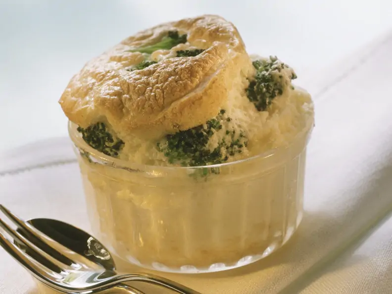 Herzhaftes Soufflee mit Brokkoli und Blumenkohl