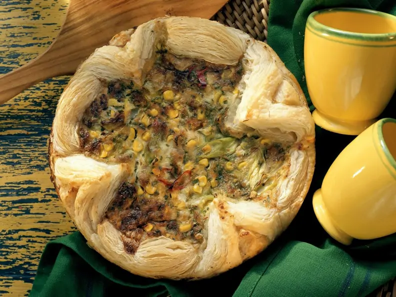 Tarte mit Thunfisch, Mais, Porree und Chili