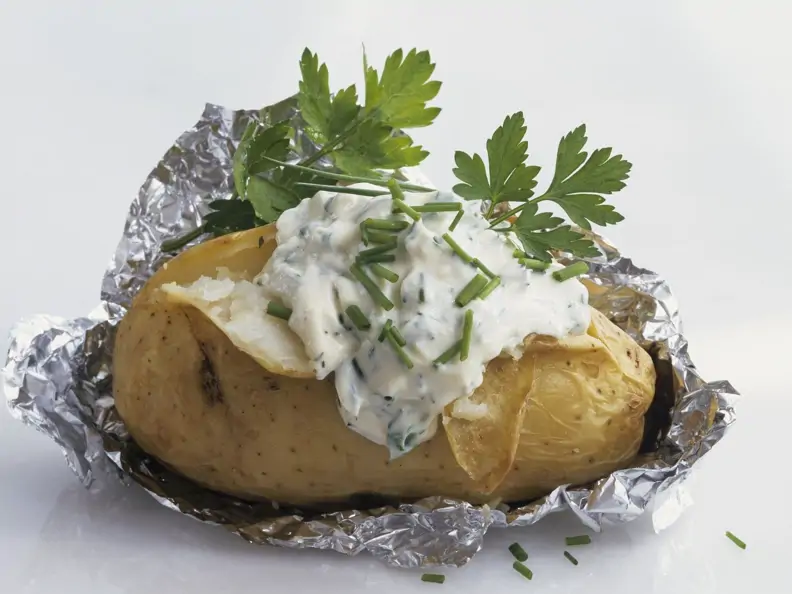 Folienkartoffel mit Kräuterquark