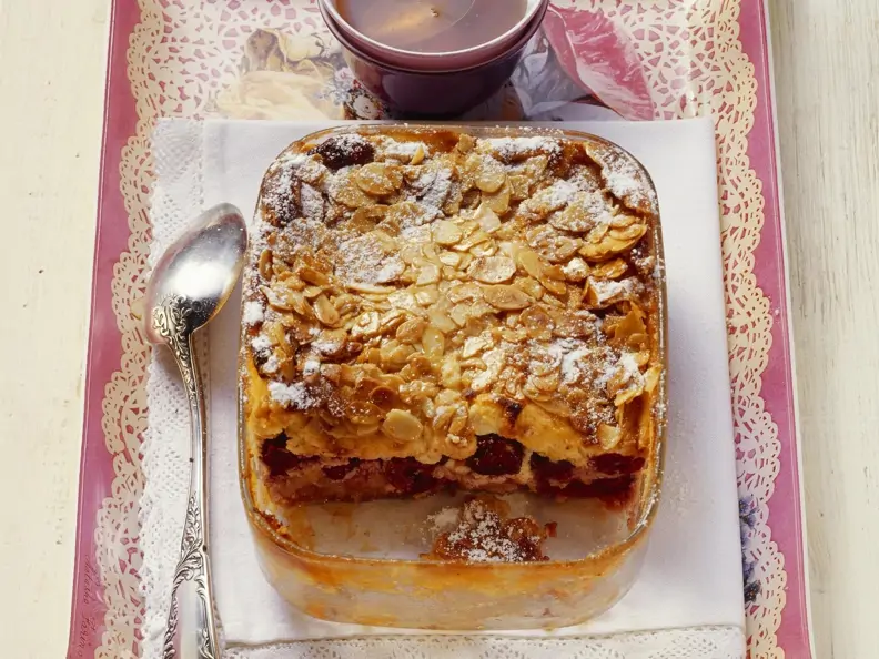 Kirschgratin mit Mandelkruste