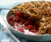 Crumble mit Himbeeren und Rhabarber