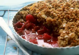 Crumble mit Himbeeren und Rhabarber
