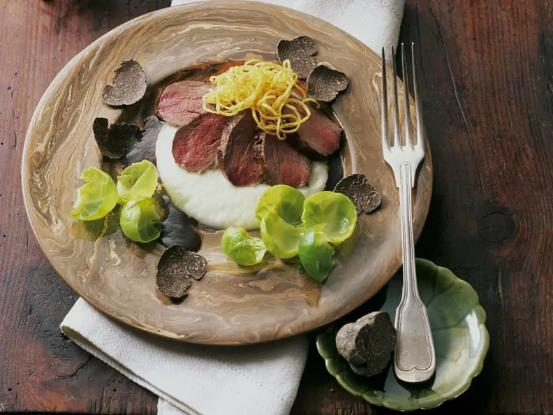 Filet vom Rehrücken mit Trüffeln und Pastinakenmousse