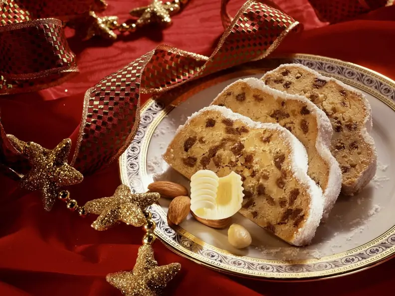 Stollen mit Mandeln