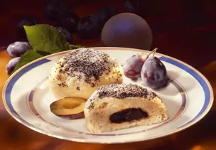 Germknödel mit Pflaumen