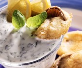 Frittierte Austernpilze mit Kräuterjoghurt