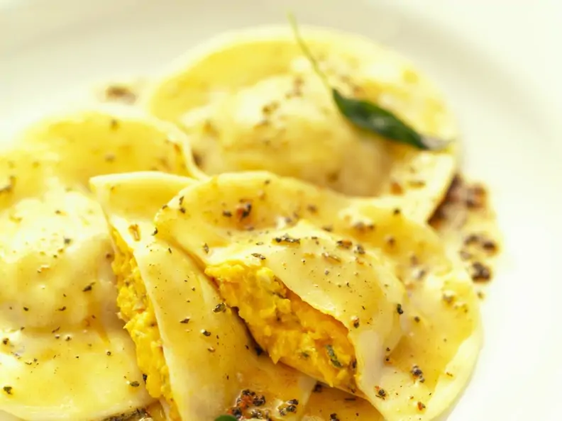 Ravioli mit Kürbis gefüllt