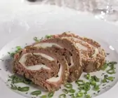 Hackfleisch-Käse-Rolle auf brasilianische Art