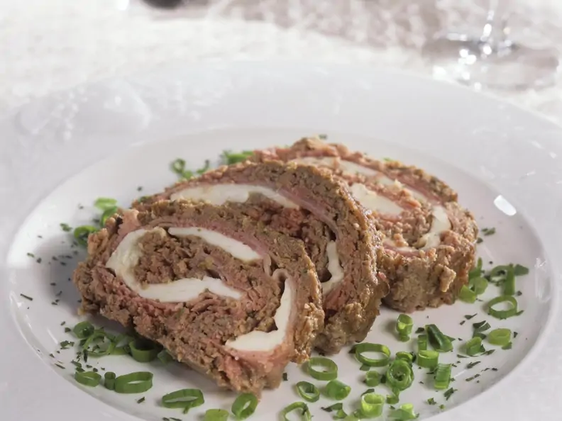 Hackfleisch-Käse-Rolle auf brasilianische Art