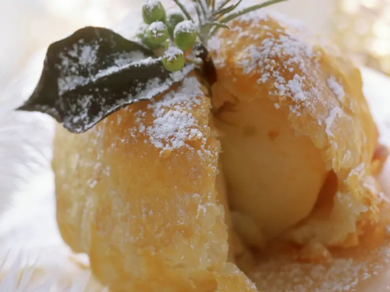 Bratapfel mit Vanille in Blätterteighülle