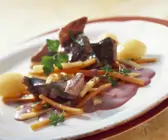 Welsfilet mit Rotweinsoße