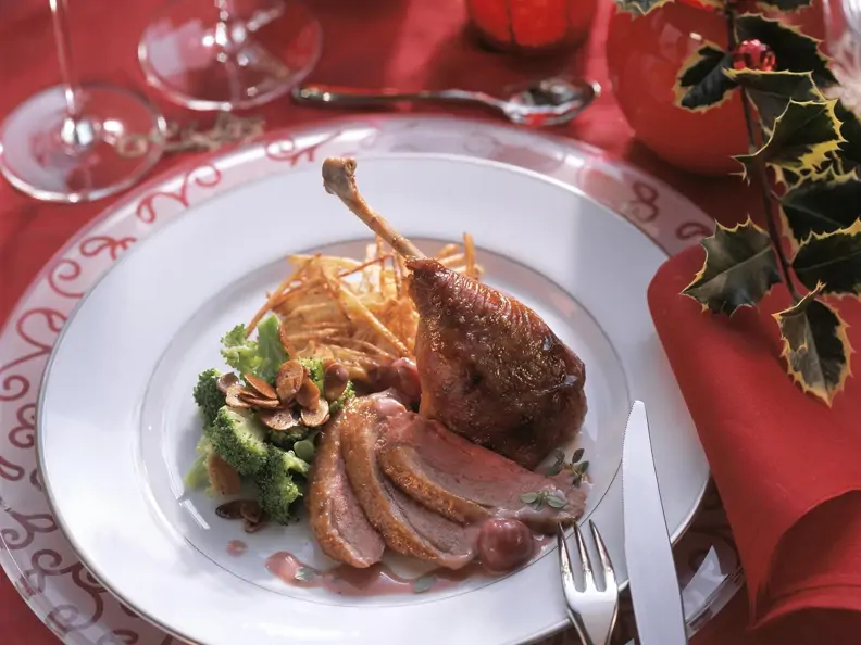 Ente mit fruchtiger Honigsoße, Rösti und Brokkoli