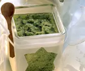 Grüne Soße mit Brokkoli, Kresse und Petersilie