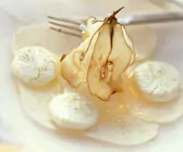 Ziegenkäse auf Birnenbett mit Trüffelsoße