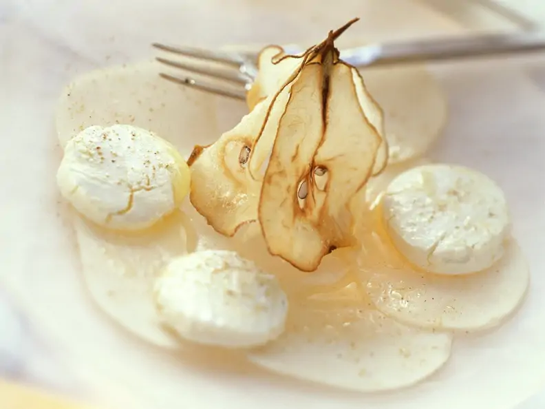 Ziegenkäse auf Birnenbett mit Trüffelsoße