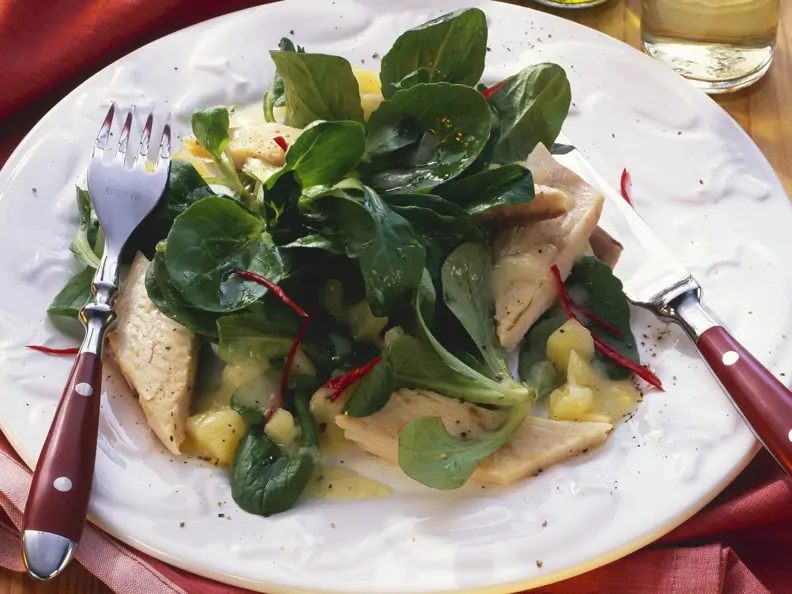 Feldsalat mit Forelle und Kartoffelvinaigrette